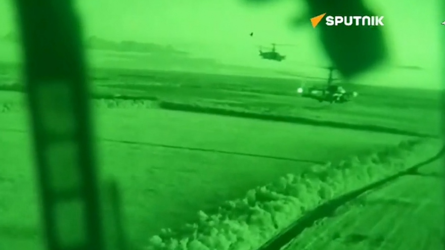 Trực thăng Nga Ka-52 bay thấp nã tên lửa vào mục tiêu Ukraine trong đêm